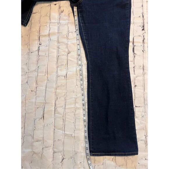 Levi's Women's Size 10 Classic Bootcut Jeans Dark Wash Denim Western Trendy - Picture 10 of 12